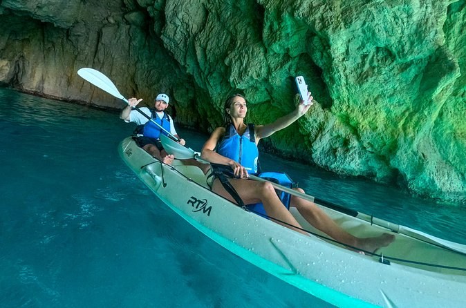 Kayak Tour in Capri Between Caves and Beaches