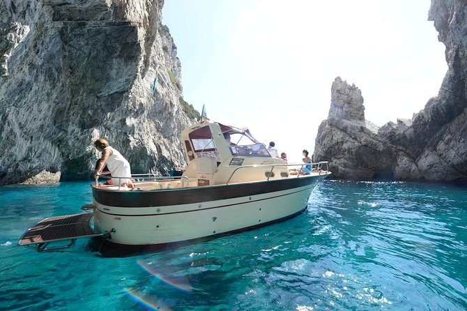Capri Italy Small-Group Island Boat Ride with Swimming and Limoncello